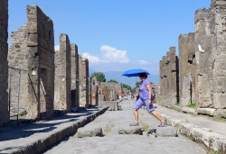 Stepping stones across the street, Pompeii