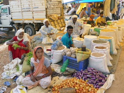 Produce sellers in the market, Kanha